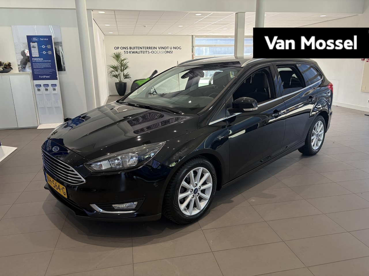 Ford Focus Wagon - 1.0 Titanium | CRUISE CONTROL | PARKEERSENSOREN | NAVIGATIE | VERWARMBARE VOORSTOELEN | - AutoWereld.nl