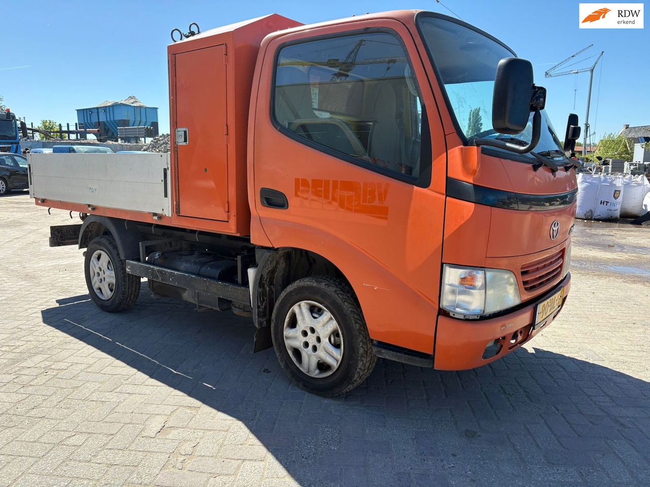 Toyota Dyna - 100 2.5 D4-D 90!KIPPER!RIJDT GOED!SCHAKELT GOED!ACHTERWIELAANDRIVIJING!!TREKHAAK!KM:214000 - AutoWereld.nl