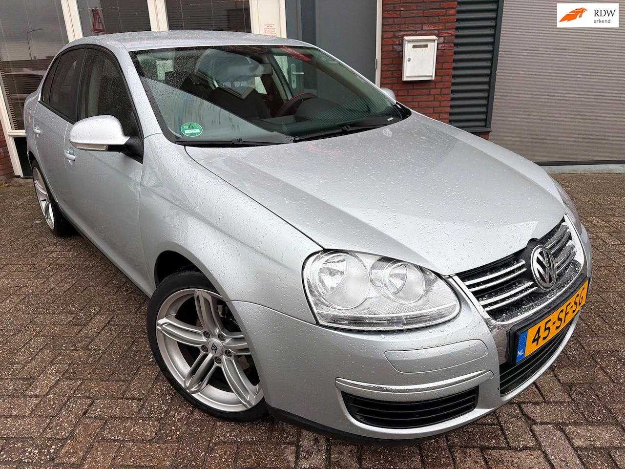 Volkswagen Jetta - 1.6 FSI / Airco / LM / NAP / Cruise - AutoWereld.nl