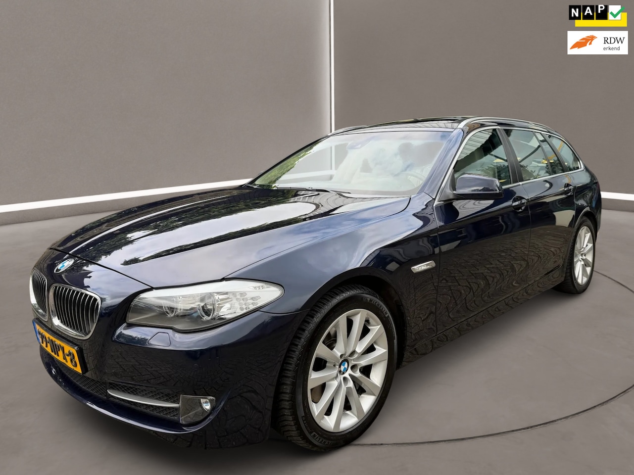 BMW 5-serie Touring - 535i High Executive 306 Pk Automaat Airco Navi Xenon Leer Camera Panodak Nap - AutoWereld.nl