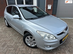 Hyundai i30 - 1.6i Dynamic / Airco / 5DRS / NAP / LM