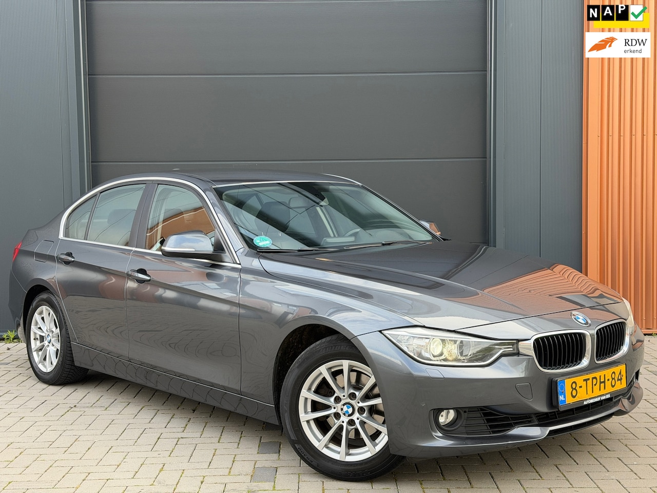 BMW 3-serie - 320i Executive|Automaat|Xenon|Leder|Cruise Control|Climate Control|PDC - AutoWereld.nl