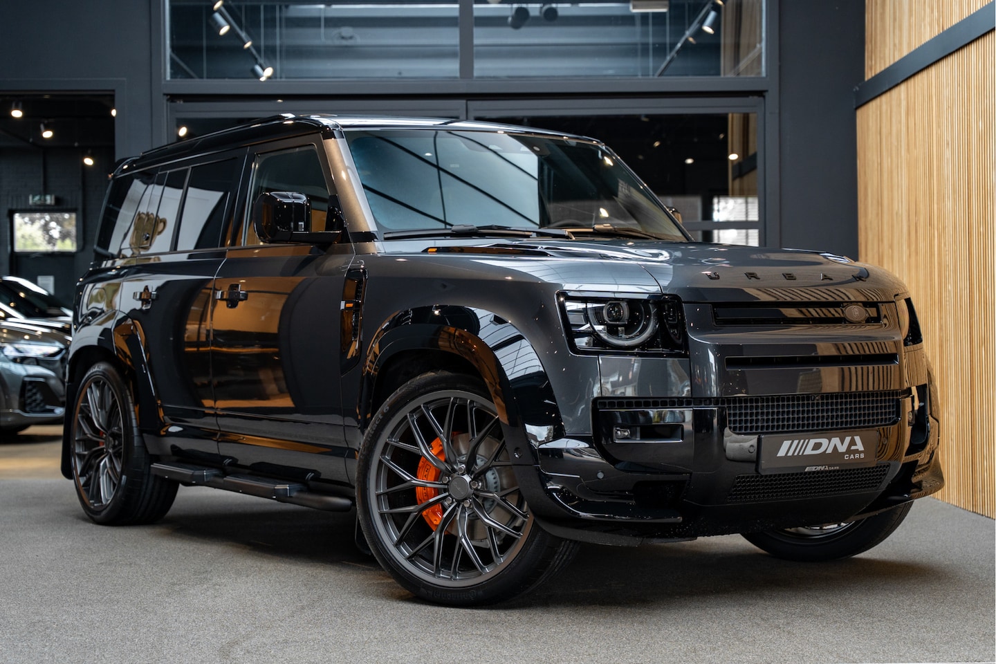 Land Rover Defender 110 - P300e Urban Hermes Facelift 24 inch FACELIFT P300e 110 Dynamic SE Edition Urban - AutoWereld.nl