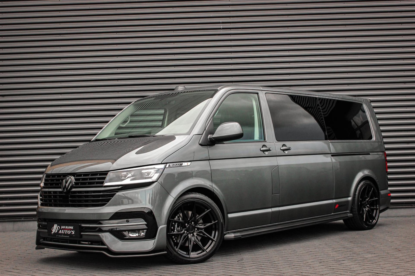 Volkswagen Transporter - 2.0 TDI L2H1 150PK BULLI DC DUBBEL CABINE / LEIGHTONVANS BODYKIT / FULL OPTINS / LEDER / F - AutoWereld.nl