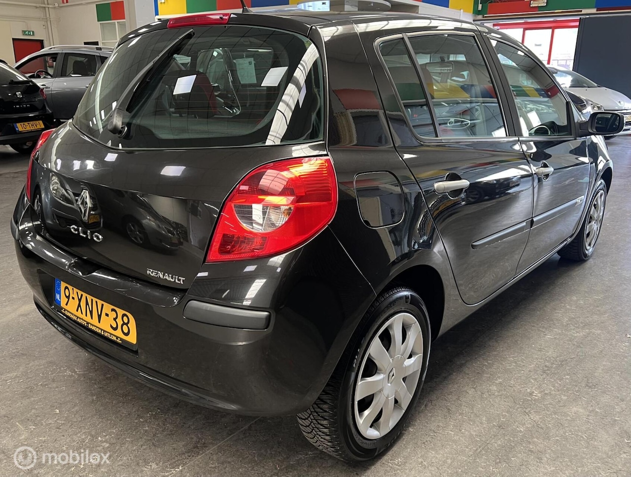 Renault Clio - 1.2-16V Authentique Zuinige en betrouwbare auto - AutoWereld.nl