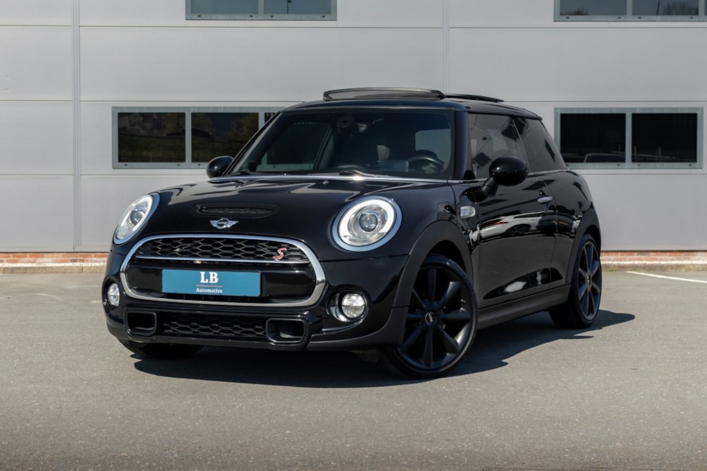 MINI Cooper S - Chili serious business, full options! pano/head-up/keyless - AutoWereld.nl