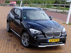 BMW X1 - XDrive28i Exe Aut Pano Carplay Leer