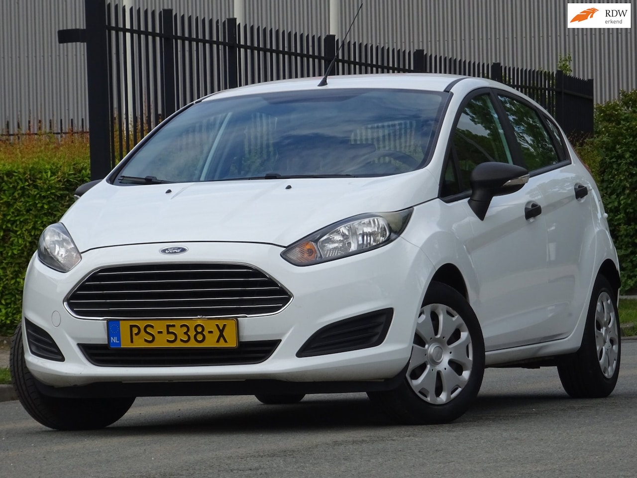 Ford Fiesta - 1.25 Titanium BJ2015 5DRS 1-EIGENAAR AIRCO/APK - AutoWereld.nl