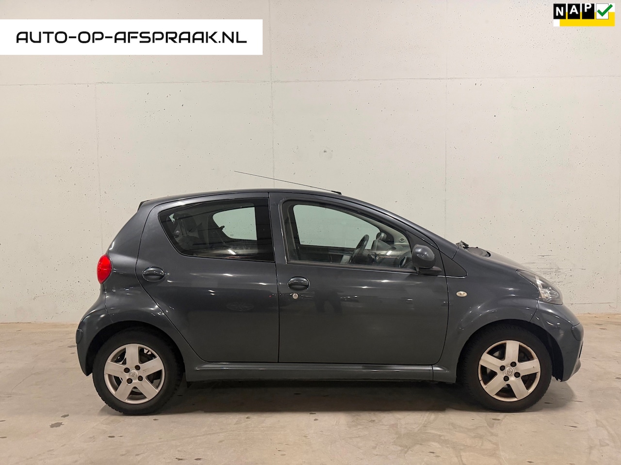 Toyota Aygo - 1.0-12V Sport 5drs. Airco APK NAP - AutoWereld.nl