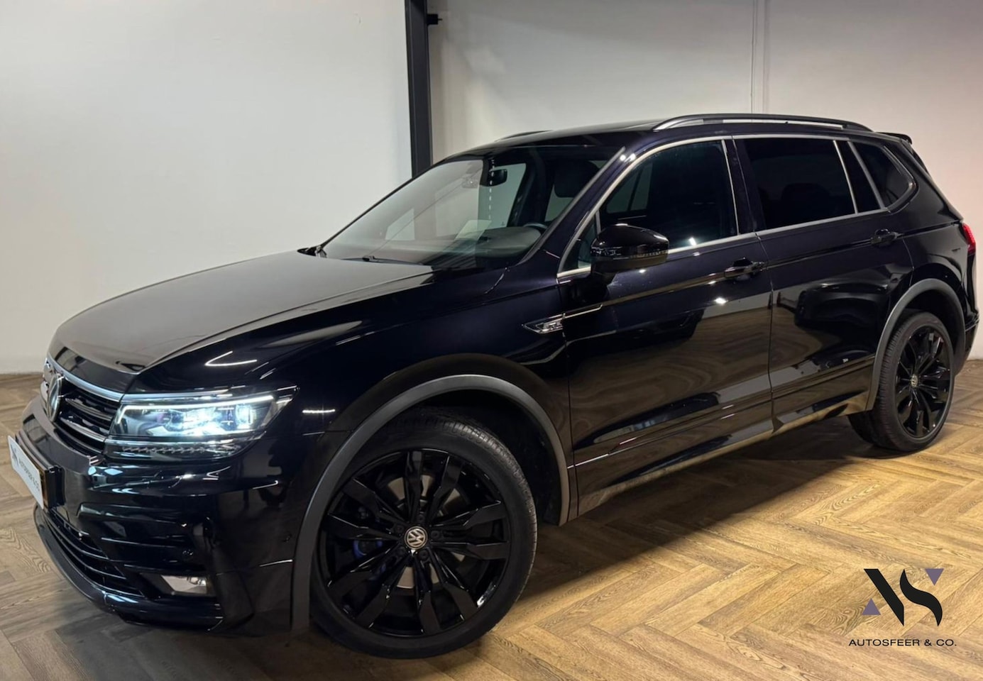 Volkswagen Tiguan - 2.0 TSI 4Motion R-Line 7p PANO KEYLESS CAM - AutoWereld.nl