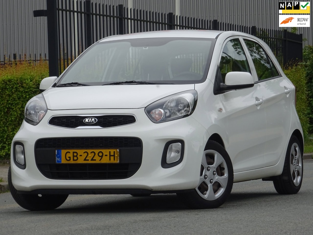 Kia Picanto - 1.0 CVVT 5DRS NAP/AIRCO/APK 05-2027 *NW KETTING* - AutoWereld.nl