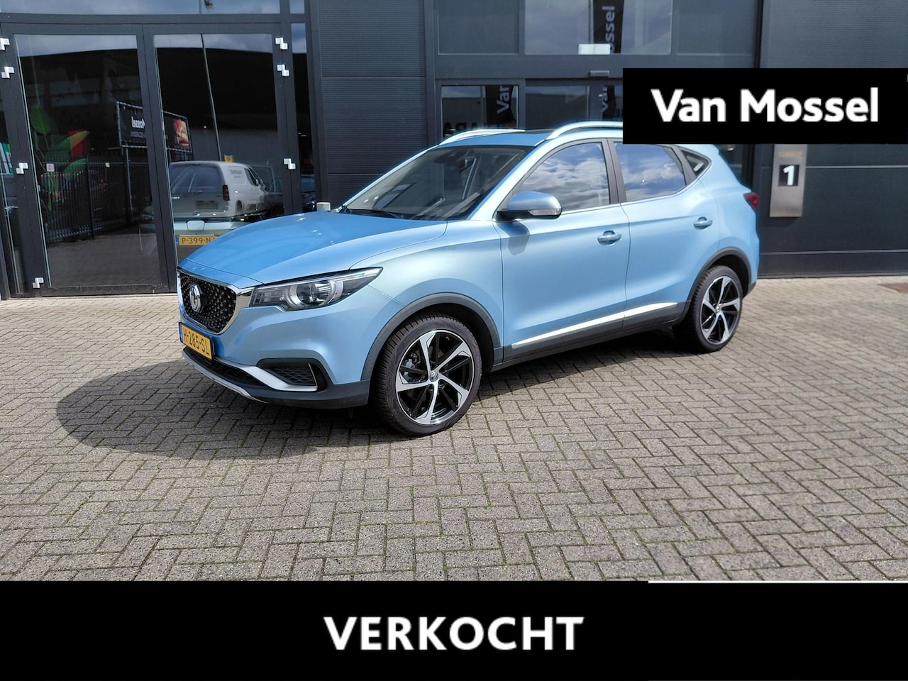 MG ZS - Luxury 45 kWh Lichtmetaal | panoramadak | all season banden | stoel verwarming | lederen b - AutoWereld.nl