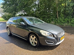 Volvo V60 - 1.6 T3 | Momentum | Clima | Cruise | APK 03-2027