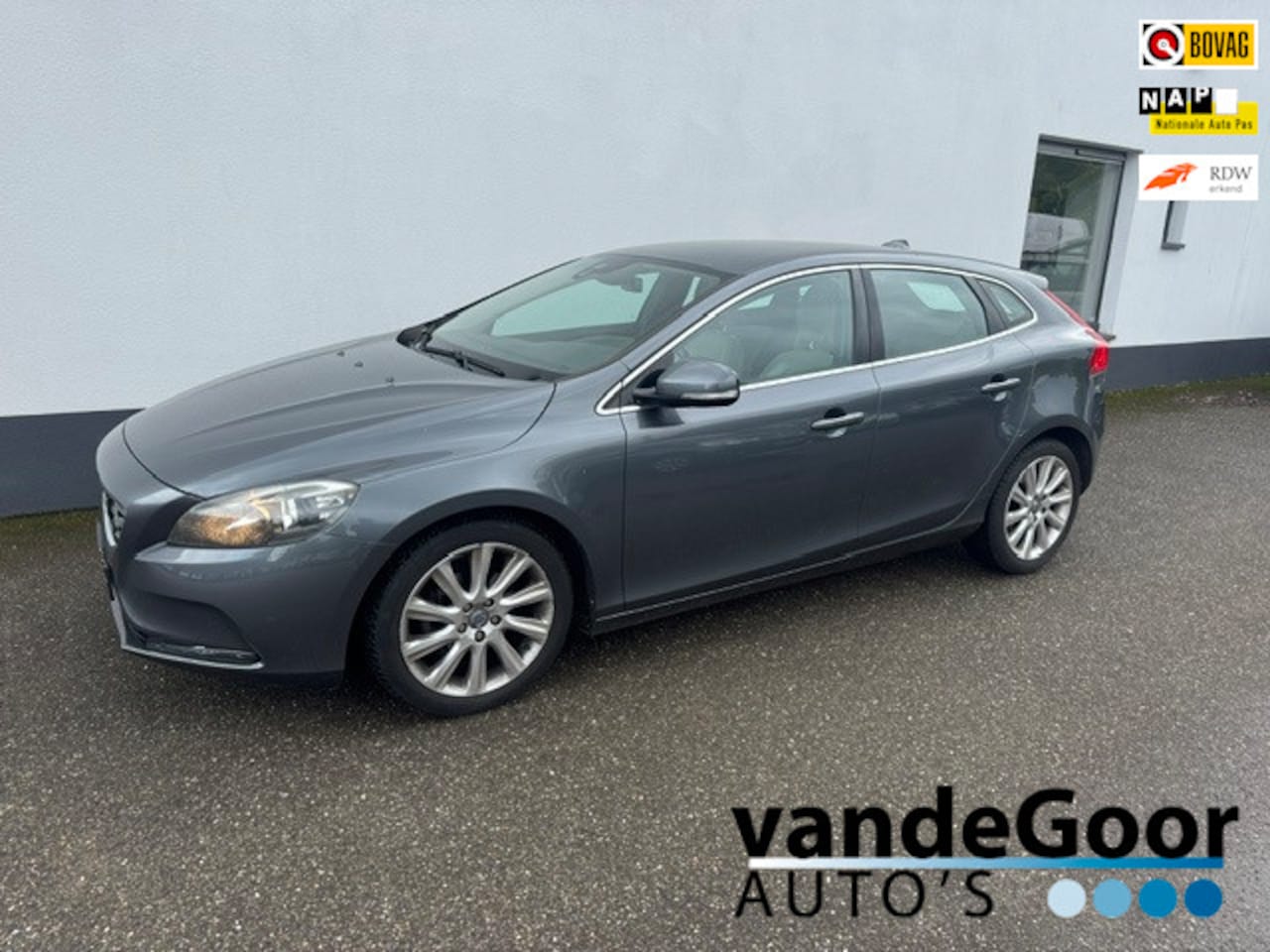 Volvo V40 - 1.6 D2 Summum 1.6 D2 Summum, '13, keurige auto met nwe. distributie ! - AutoWereld.nl