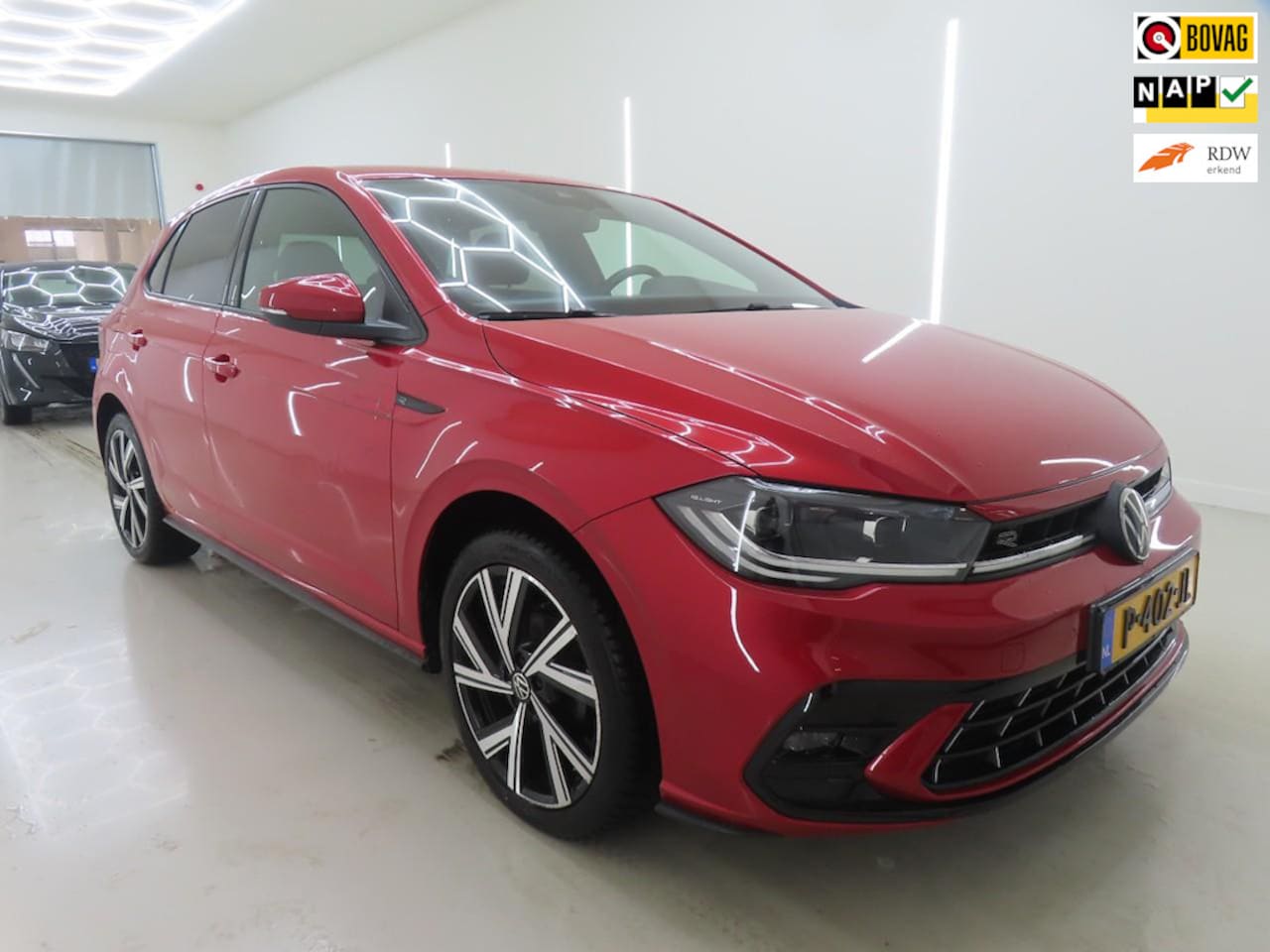 Volkswagen Polo - 1.0 TSI R-Line Business+iQ light+vitrual+alcantara+Navi+camera+stoel-verw+17"lmv = Premium - AutoWereld.nl