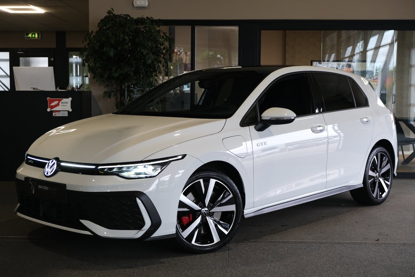 Volkswagen Golf - 8.5 1.5 eHybrid GTE 272PK Facelift Cam Led HuD ACC Navi - AutoWereld.nl