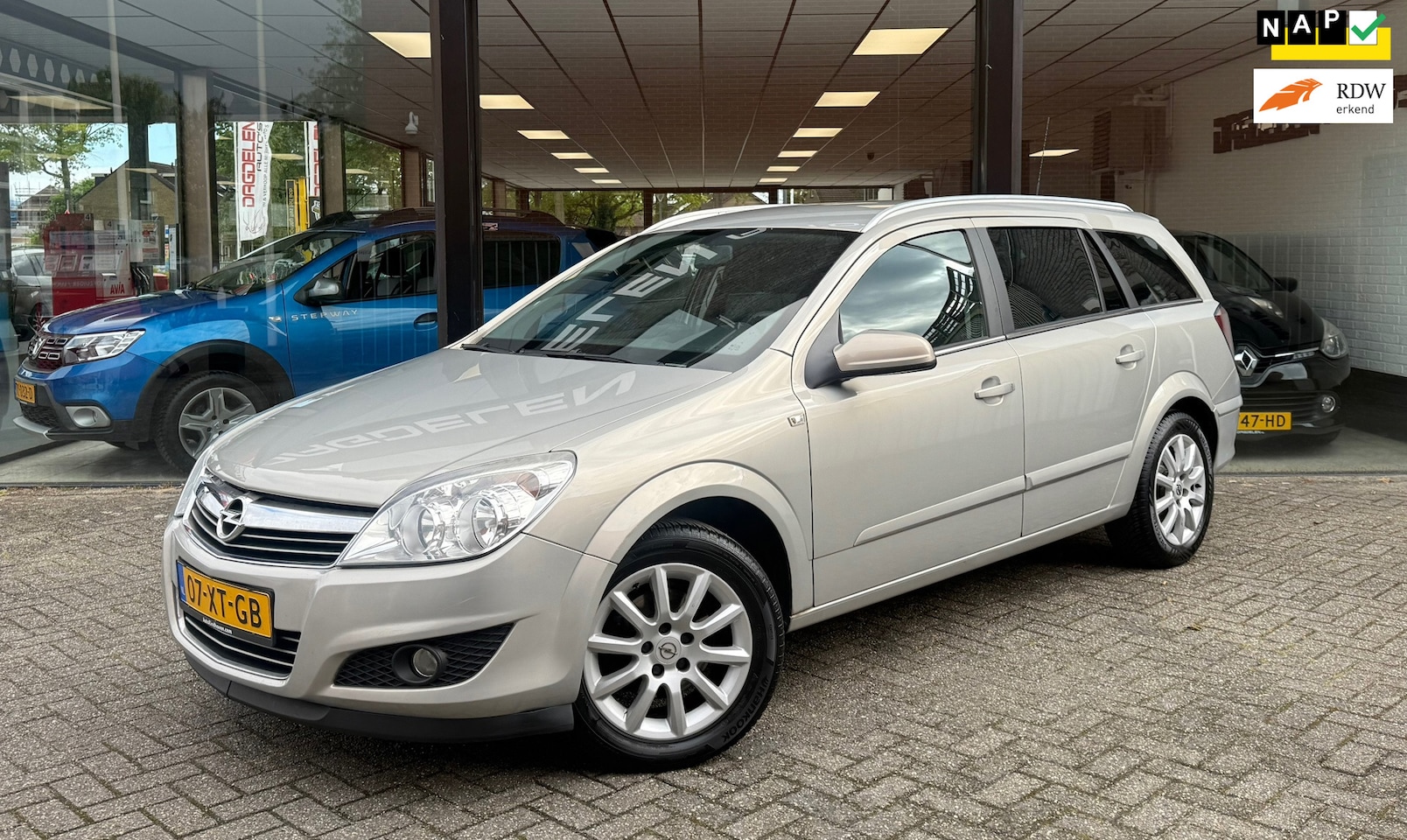 Opel Astra Wagon - 1.8 AUTOMAAT | CAMERA | CARPLAY | TREKHAAK | NAP - AutoWereld.nl