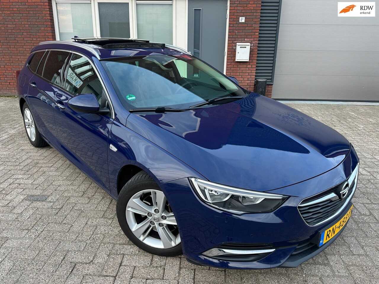 Opel Insignia Sports Tourer - 1.6 CDTI EcoTec Business Executive / Navi / Pano / PDC / NAP - AutoWereld.nl