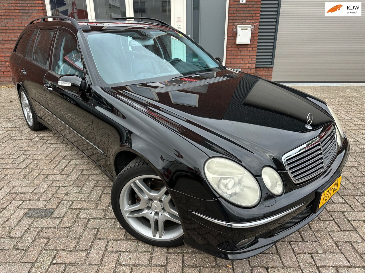 Mercedes-Benz E-klasse Combi - 320 Avantgarde 4-Matic AMG / Pano / Leder / Navi / PDC - AutoWereld.nl
