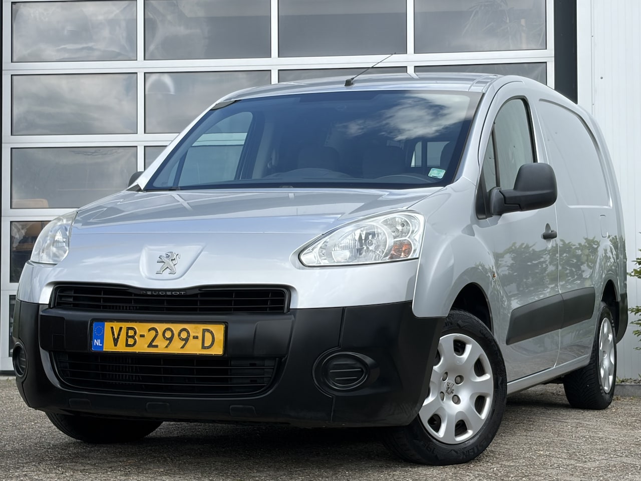 Peugeot Partner - 122 1.6 e-HDI L2 XT Profit + 2Tronic 90pk | Automaat | Airco | Cruise control | Elektrisch - AutoWereld.nl