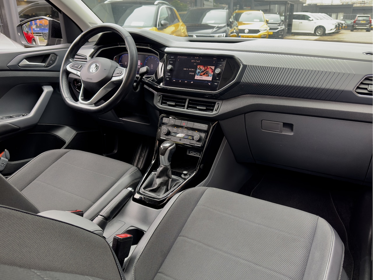Volkswagen T-Cross - 1.0 TSI AUT7 STYLE LEDER NAVI CAMERA DIGI-DASH LED LMV PDC - AutoWereld.nl