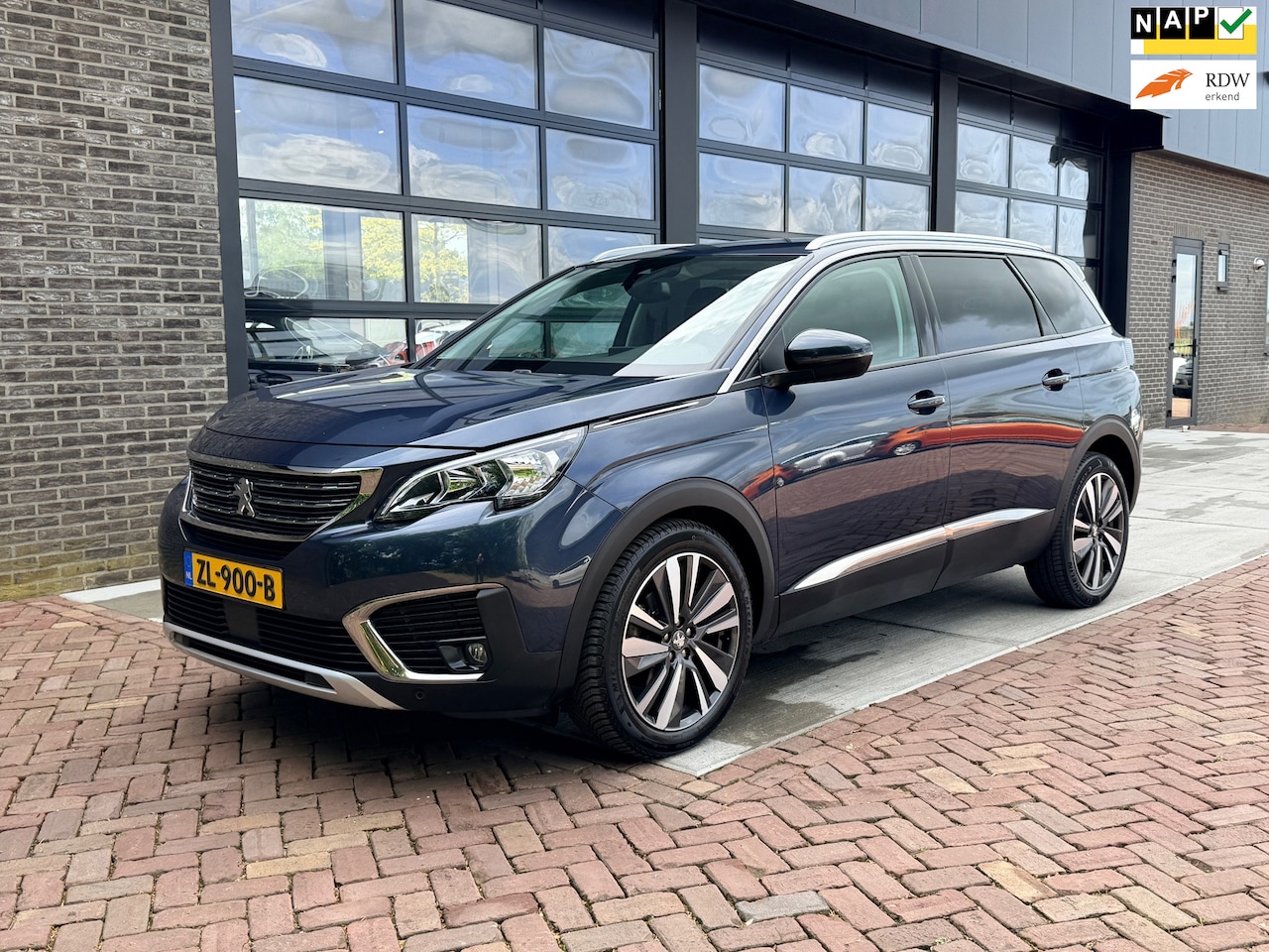 Peugeot 5008 - 1.2 PureTech Blue Lease Premium | 7 Pers | Navi | Camera | - AutoWereld.nl
