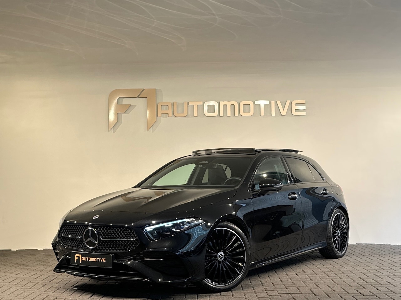 Mercedes-Benz A-klasse - 180 AMG Pano|Memory|Burmester|HuD|VOL - AutoWereld.nl