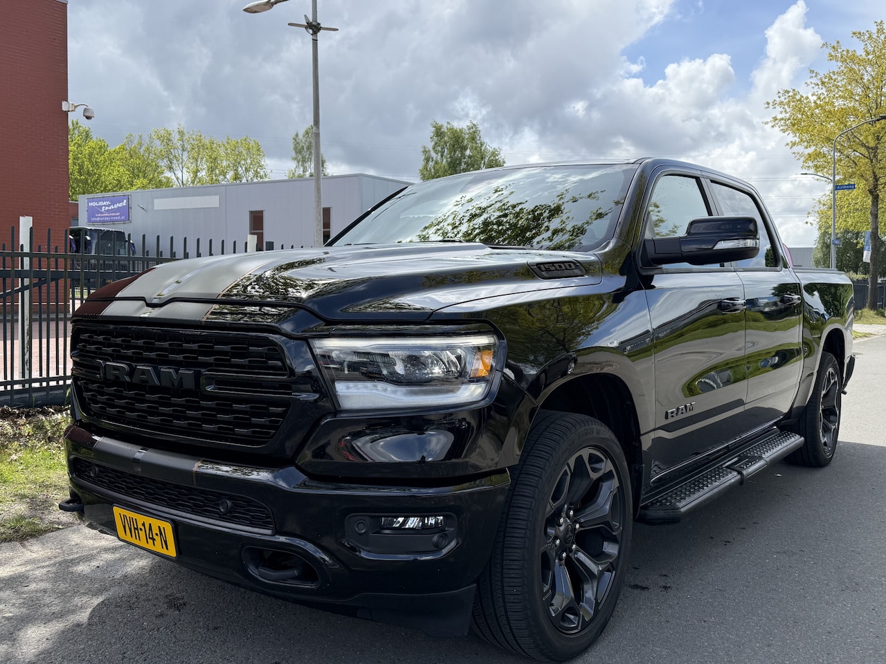 Dodge Ram 1500 - BWJ 2024 5.7 V8 402 PK 4x4 Crew Cab Big Horn NIEUW BINNEN !! - AutoWereld.nl
