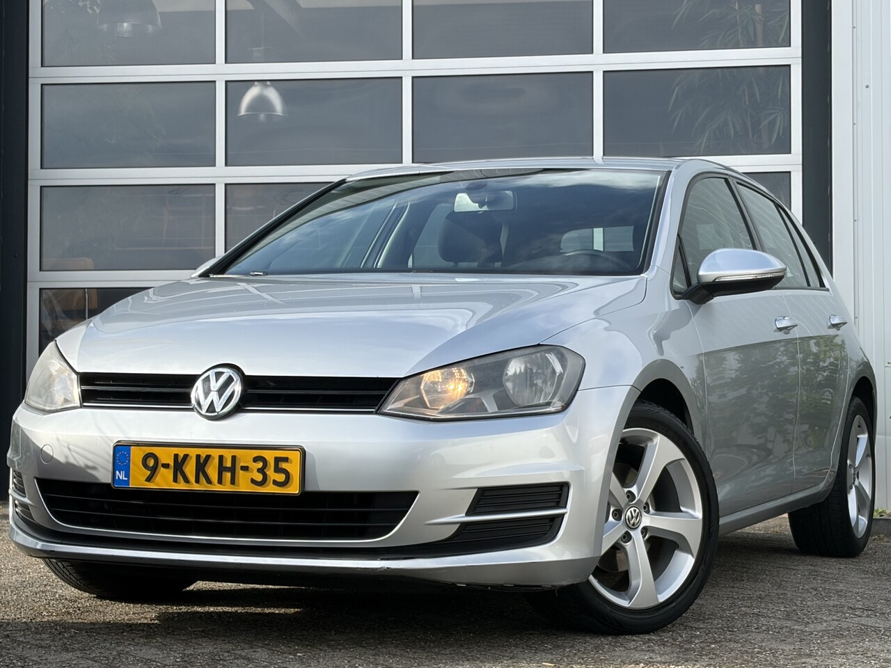 Volkswagen Golf - 1.2 TSI Trendline 105pk | Nieuwe apk | Audio-navigatie full map | Bluetooth | Electronic c - AutoWereld.nl