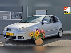 Volkswagen Golf - 2.0 FSI Sportline Business