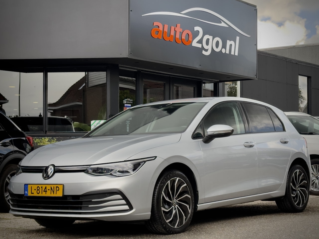 Volkswagen Golf - 1.0 TSI LIFE NAVI DIGI-DASH APPLE-CARPLAY LED LMV PDC - AutoWereld.nl