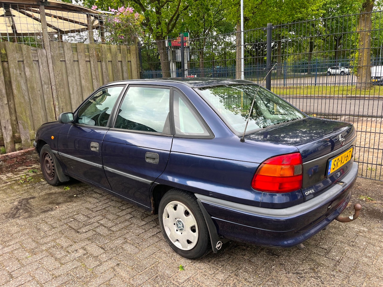 Opel Astra - 1.6i GL APK 1998 169.000 KM - AutoWereld.nl