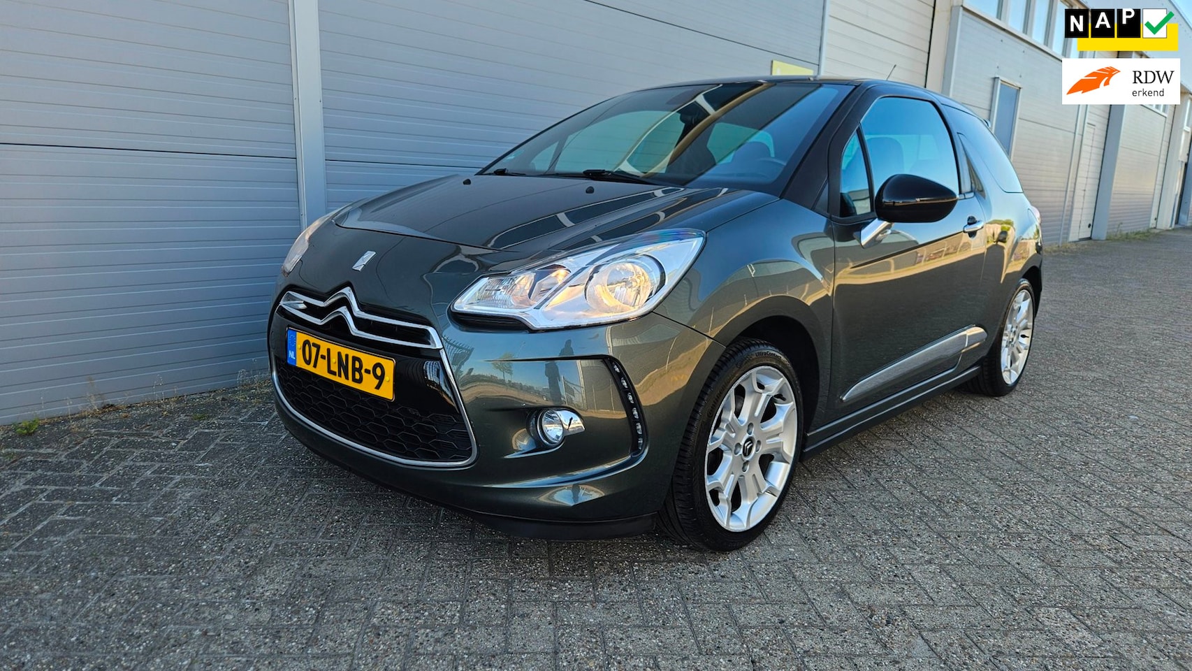 Citroën DS3 - 1.6 THP Sport Chic 156 PK + Leer + APK 05-2027 - AutoWereld.nl