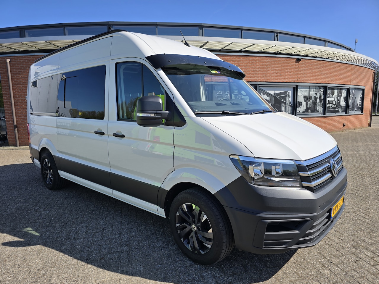 Volkswagen Crafter - 30 2.0 TDI L3H2 Multifunctionele Inrichting, met zonnepanelen camper met -motor/fiets verv - AutoWereld.nl
