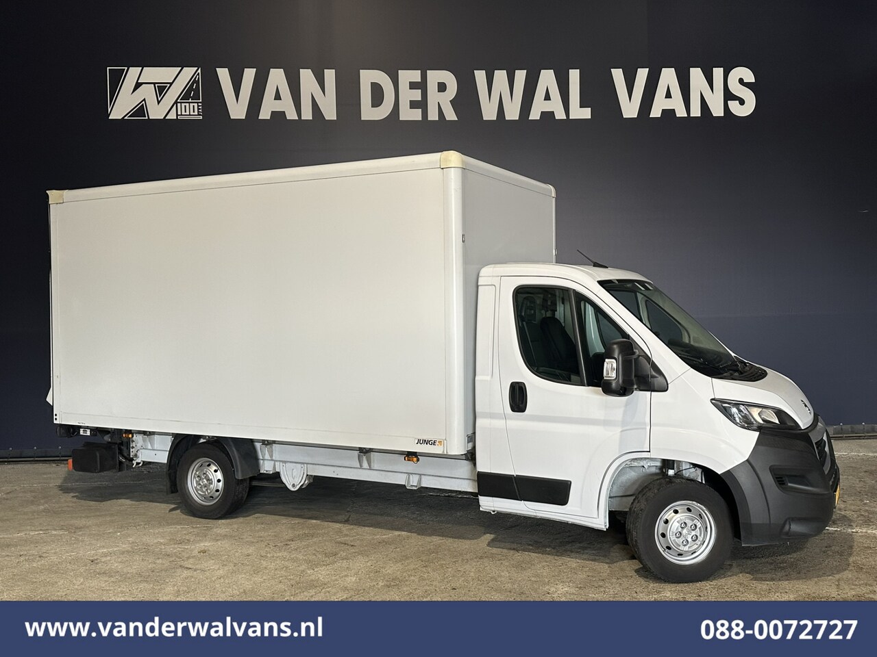 Peugeot Boxer - 2.2 BlueHDi 141pk Bakwagen 436cm Lang Laadklep Euro6 Airco | Cruisecontrol | 1055kg laadve - AutoWereld.nl