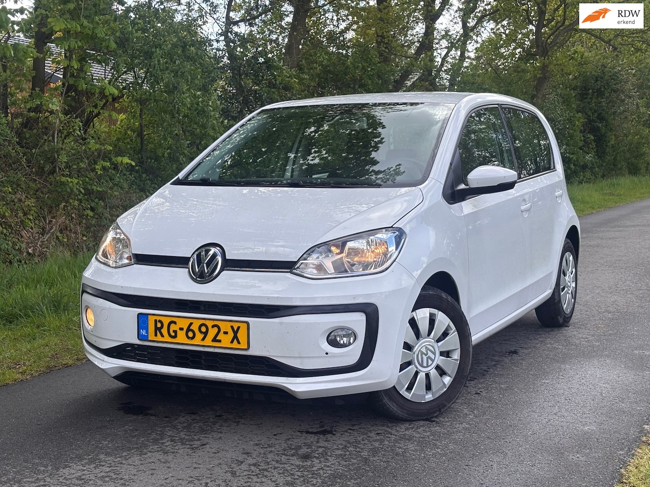 Volkswagen Up! - 1.0 BMT up! beats | Bluetooth + Cruise control Nu € 3.950,- !!! - AutoWereld.nl