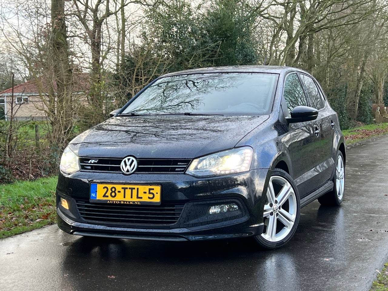 Volkswagen Polo - 1.2 TSI R-Line | Automaat + Lederbekleding + Navigatie + Cruise Nu € 7.950,-!!! - AutoWereld.nl