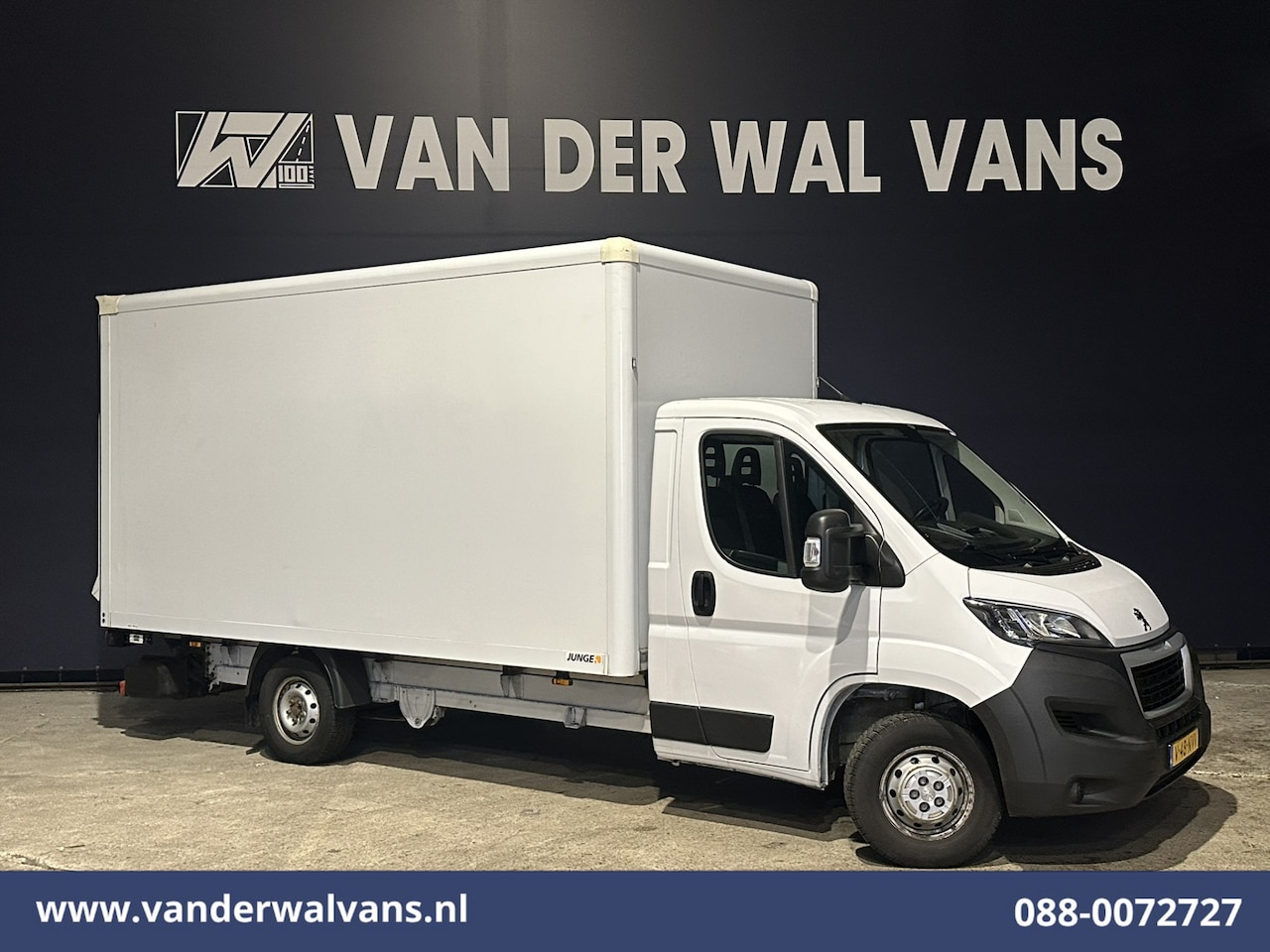 Peugeot Boxer - 2.2 BlueHDi 141pk Bakwagen 436cm Lang Laadklep Euro6 Airco | 1055kg laadvermogen | Cruisec - AutoWereld.nl