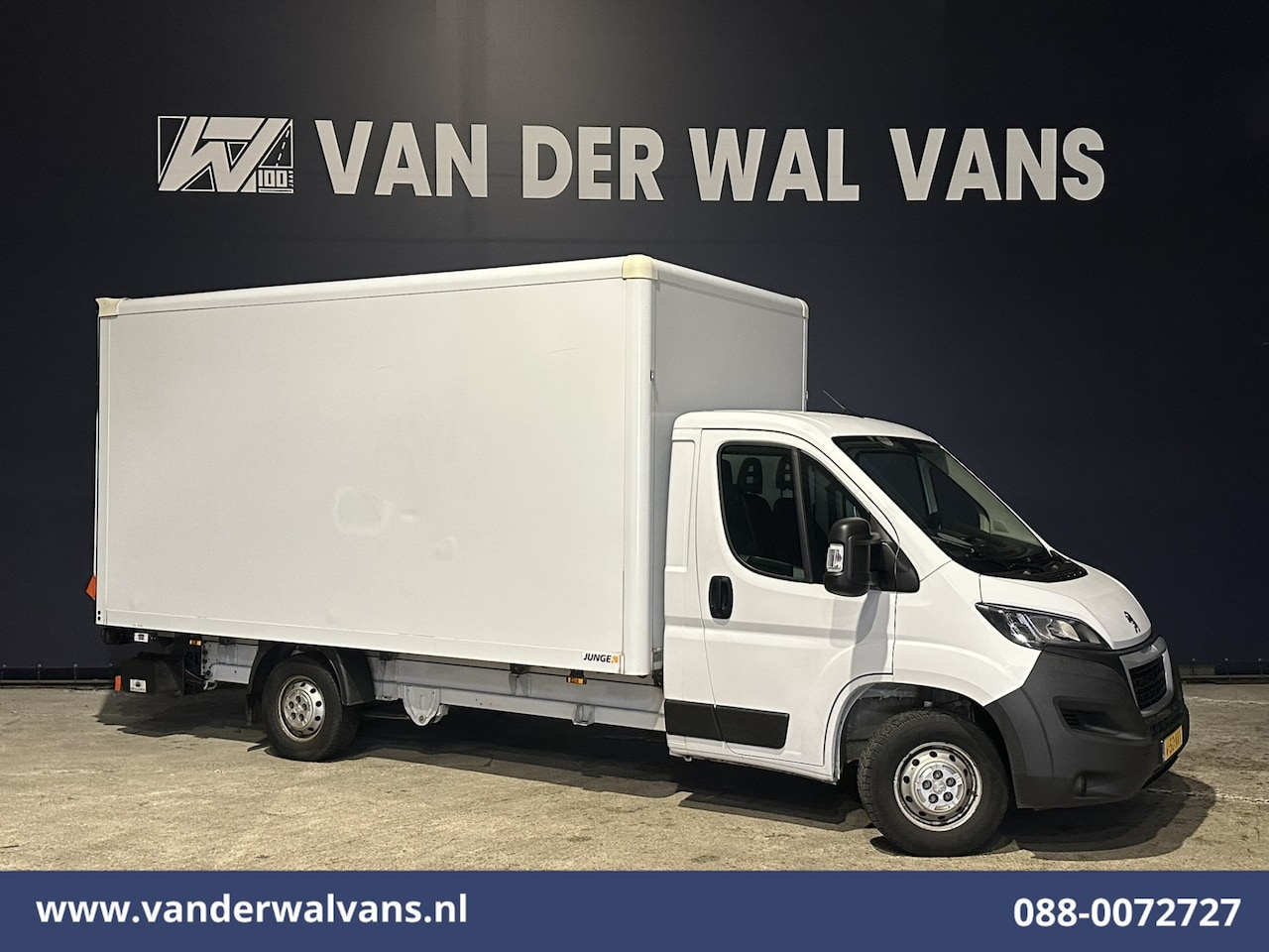 Peugeot Boxer - 2.2 BlueHDi 141pk Bakwagen 436cm Lang Laadklep Euro6 Airco | 1055kg laadvermogen | Cruisec - AutoWereld.nl