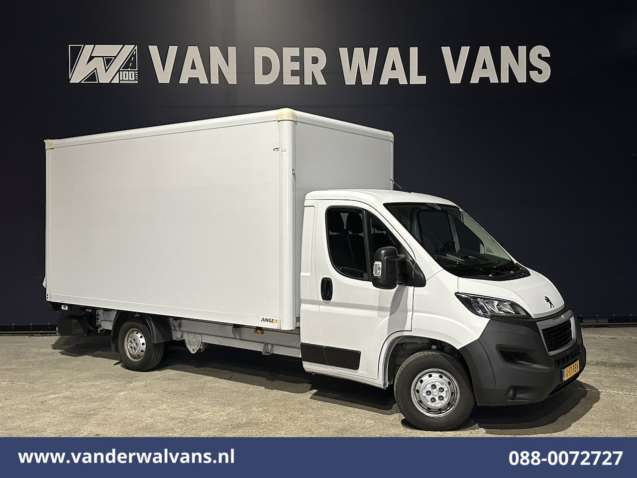Peugeot Boxer - 2.2 BlueHDi 141pk Bakwagen 436cm Lang Laadklep Euro6 Airco | Cruisecontrol | 1055kg laadve - AutoWereld.nl