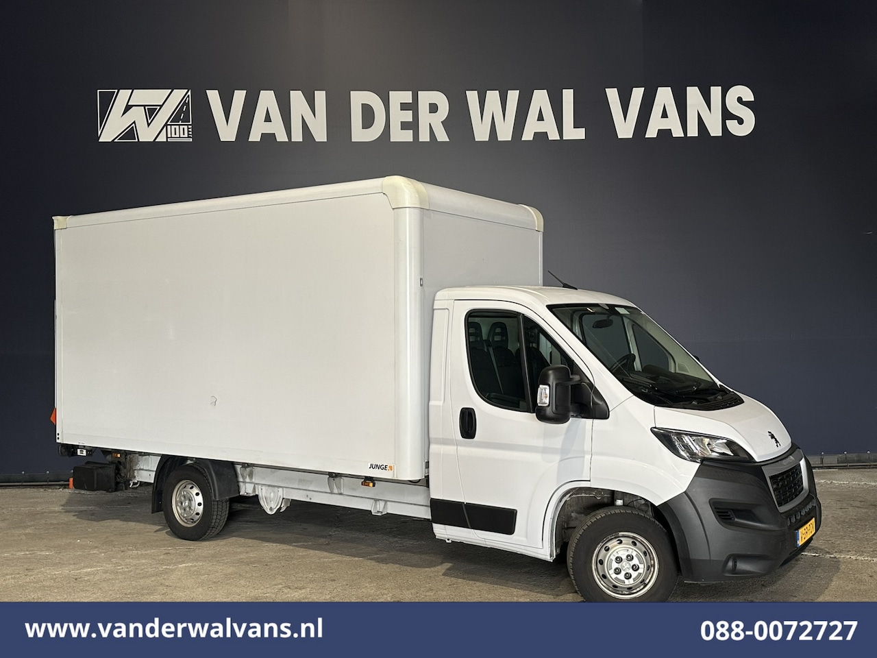 Peugeot Boxer - 2.2 BlueHDi 141pk Bakwagen 436cm Lang Laadklep Euro6 Airco | Cruisecontrol | 985kg laadver - AutoWereld.nl