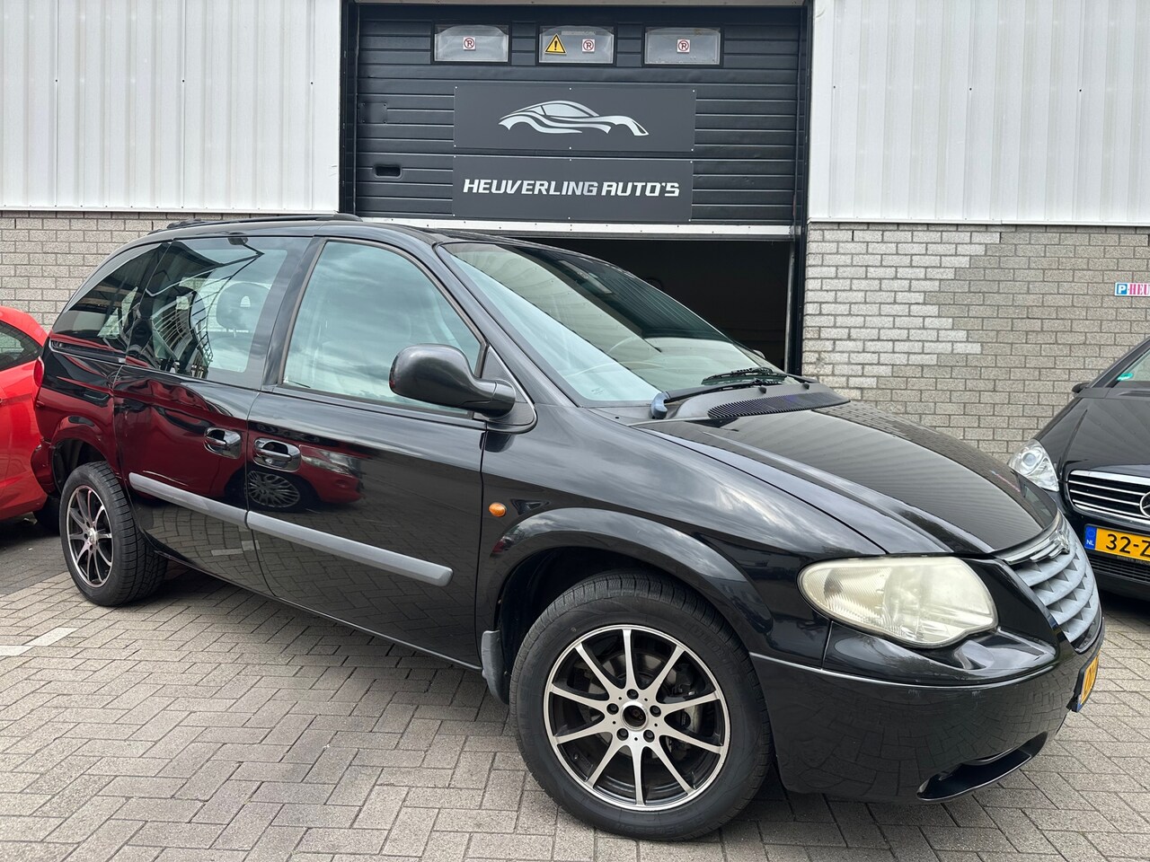 Chrysler Voyager - 3.3i V6 SE Luxe | Automaat | Airco | 7 Persoons - AutoWereld.nl