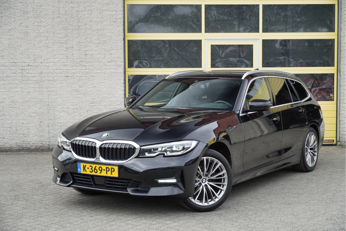 BMW 3-serie Touring - 318i Automaat! High Executive Edition BJ2021 Lmv 18" | Led V+A | Pdc | Elek. achterklep | - AutoWereld.nl