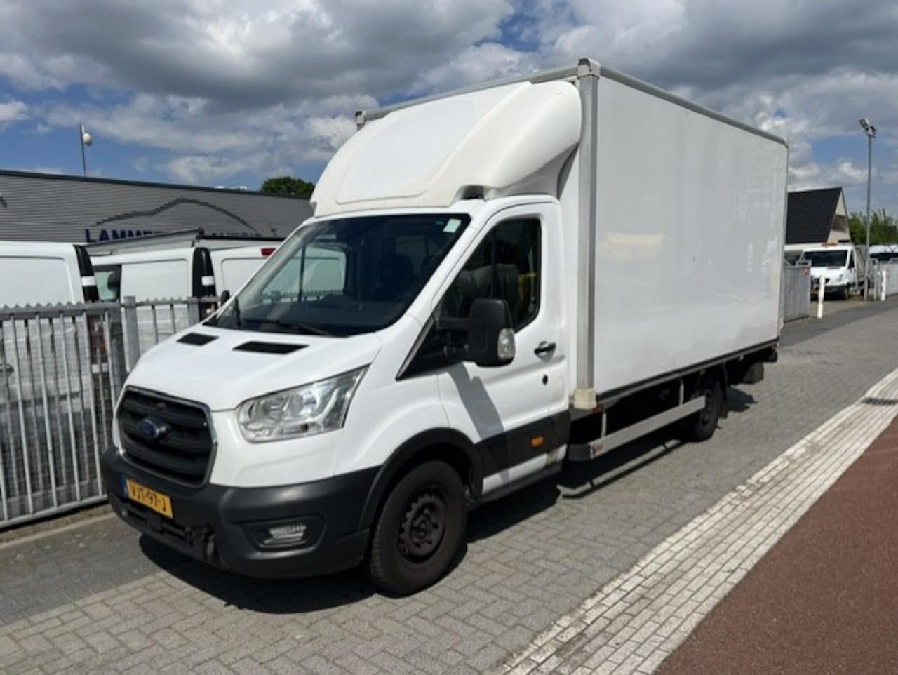 Ford Transit - 350 2.0 TDCI 96KW KOFFER LAADKLEP LBW KLIMA - AutoWereld.nl