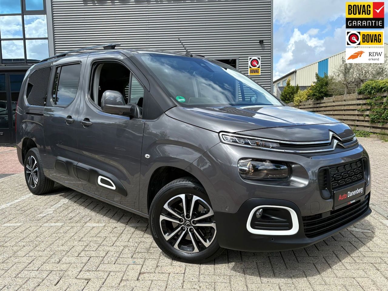 Citroën Berlingo XL - 1.2 PureTech Shine 7p. stoelverwarming! garantie - AutoWereld.nl