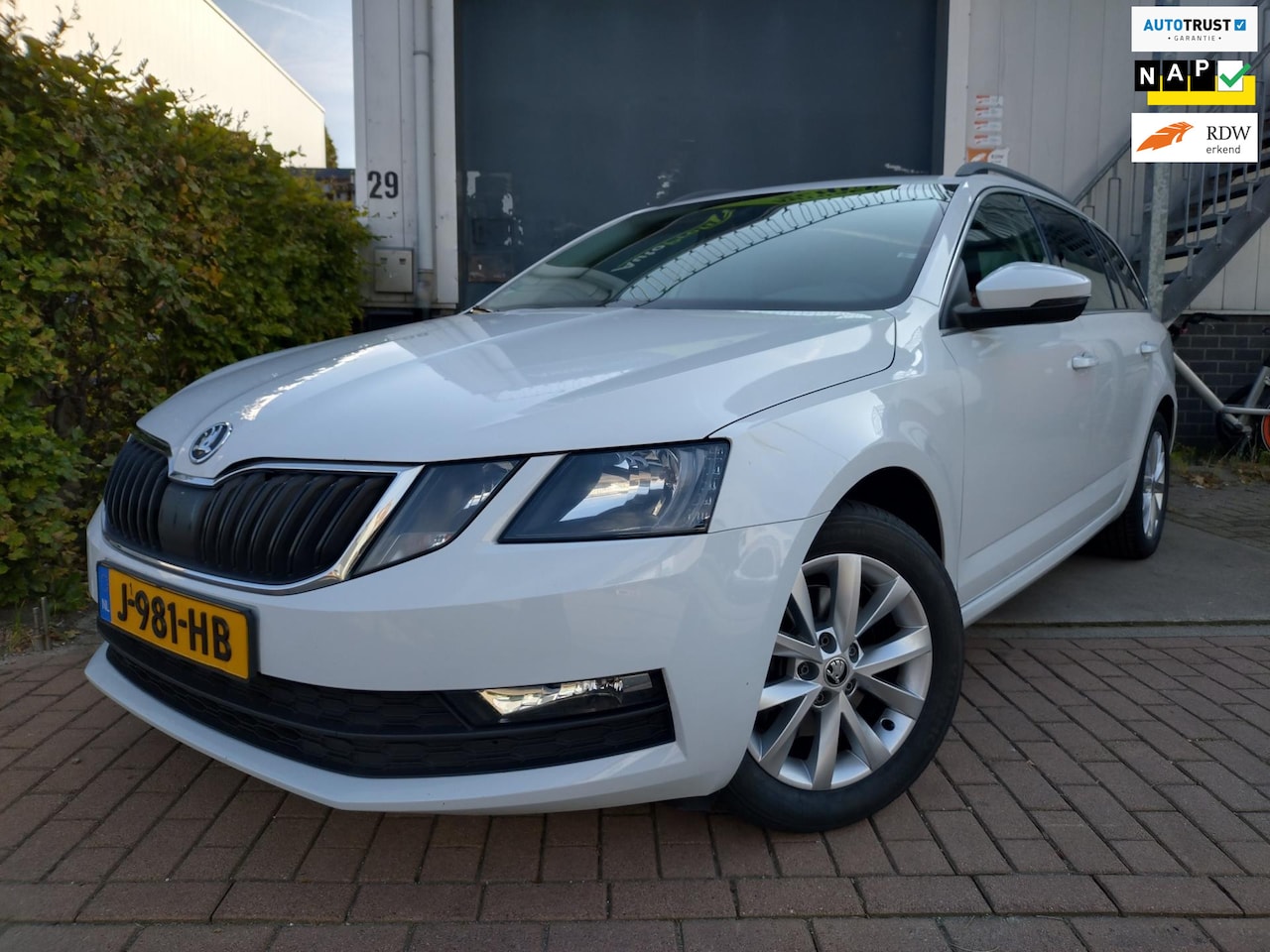Skoda Octavia Combi - 1.0 TSI Greentech Business Edition stoelverwarming - AutoWereld.nl