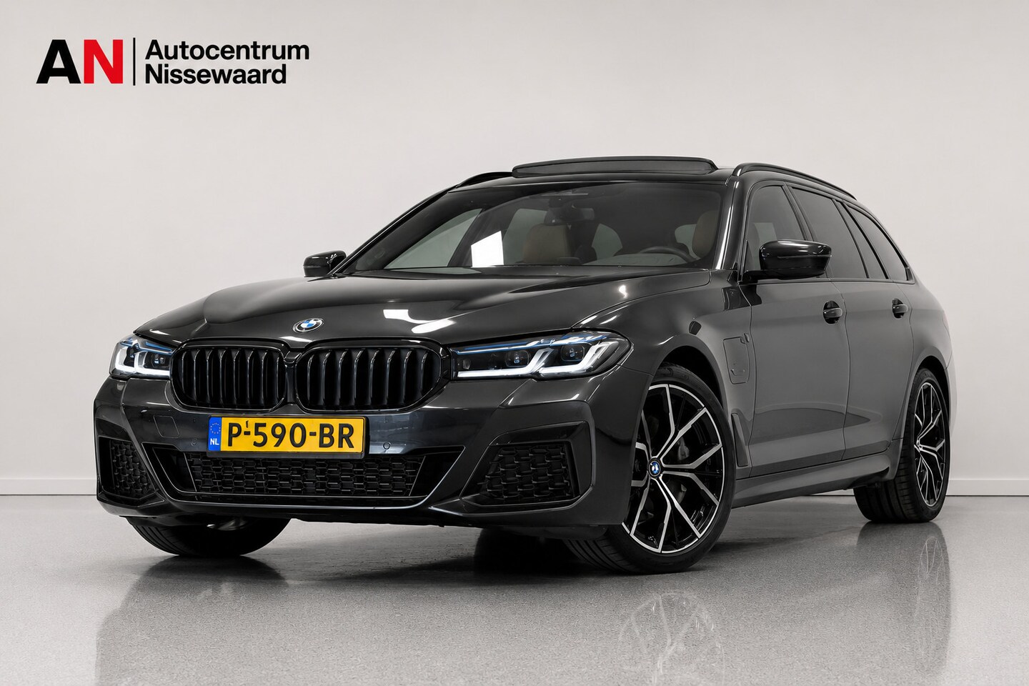 BMW 5-serie Touring - 520e M Sport Business Edition Plus |Panorama| - AutoWereld.nl