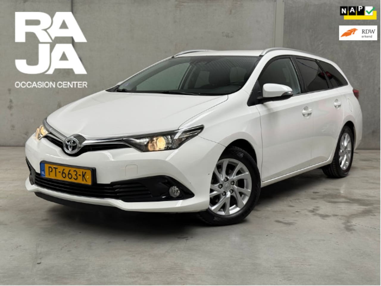 Toyota Auris Touring Sports - 1.2T Dynamic Cruise Clima Navi Camera Keyless Superstaat - AutoWereld.nl