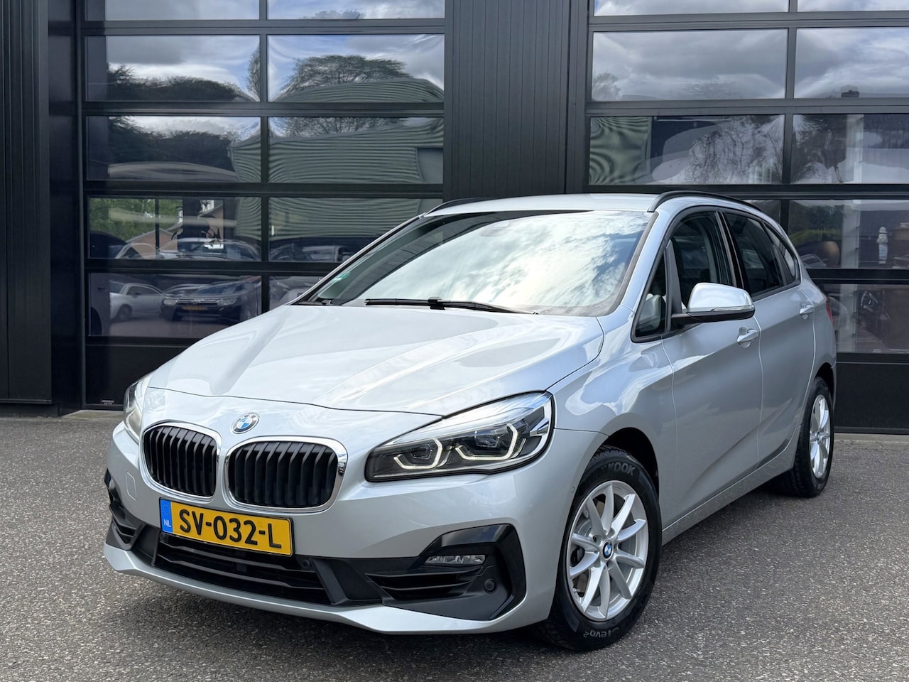 BMW 2-serie Active Tourer - 218i Sportline Camera Facelift - AutoWereld.nl
