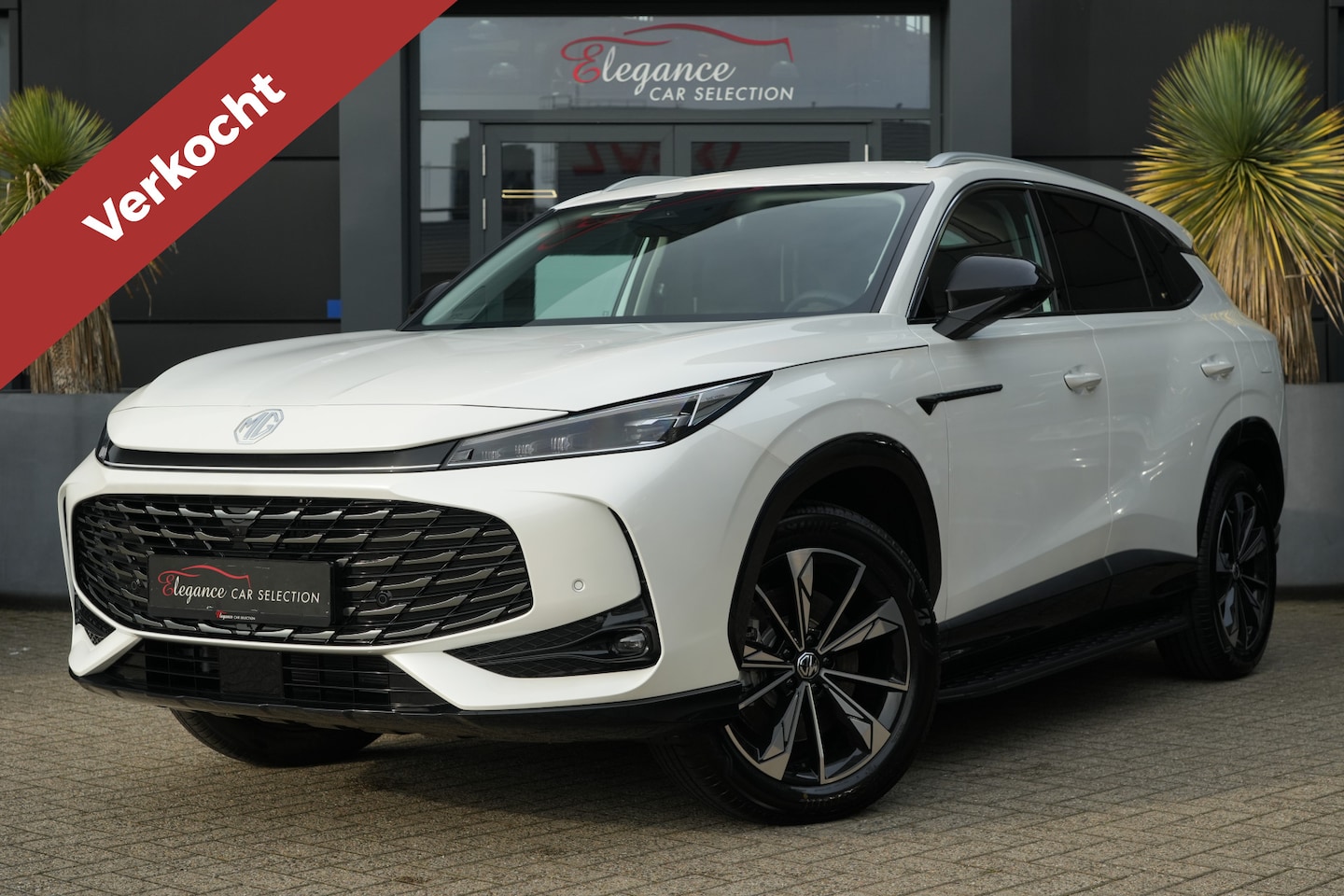 MG HS - 1.5 Plug-in Hybrid Luxury 272pk Navigatie/Stoelverwarming/360Camera - AutoWereld.nl